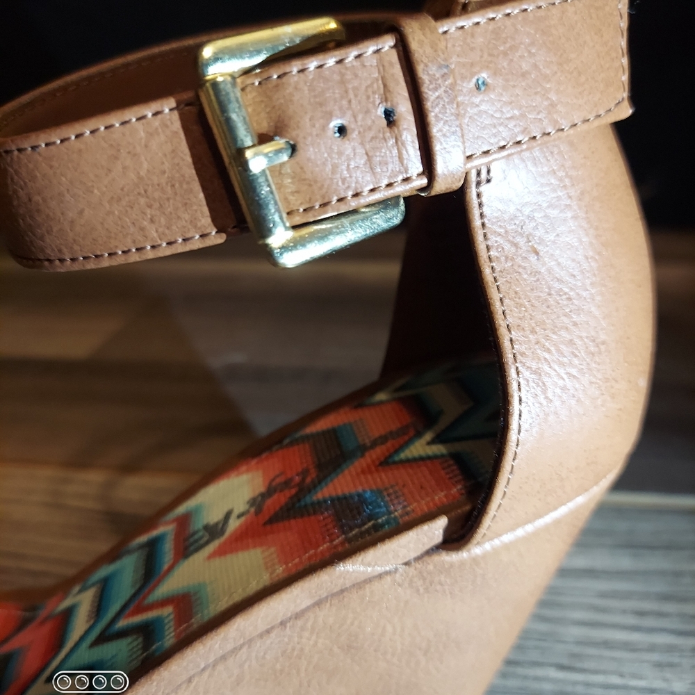 Shoes , tan wedges, size 7.5,  excellent condition - Picture 5 of 5